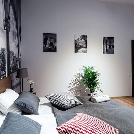 Cracow Rent Apartments - Spacious Apartments For 2-7 People In Quiet Area - Kolberga Street Nr 3 - 10 Min To Main Square By Foot Cracóvia Exterior foto